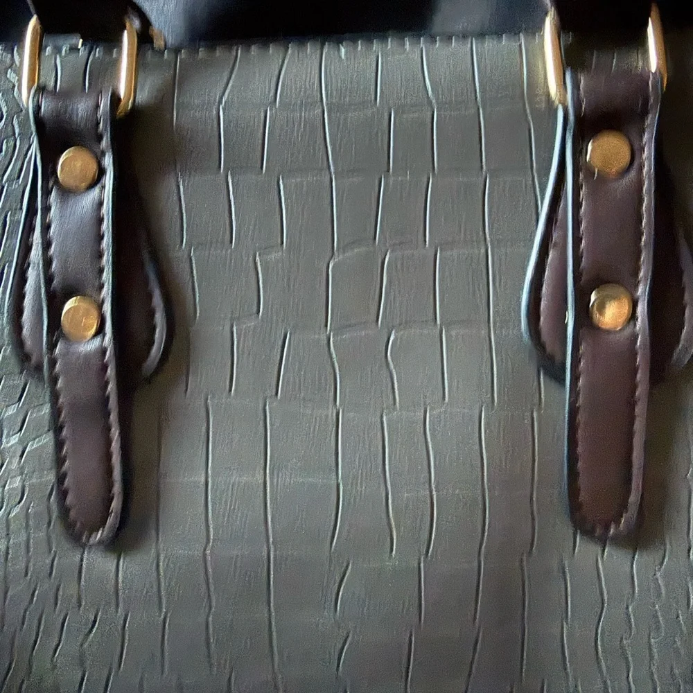 Elegant Gray Crocodile-Embossed Bag with Strap Wallet and Makeup or Addition bag